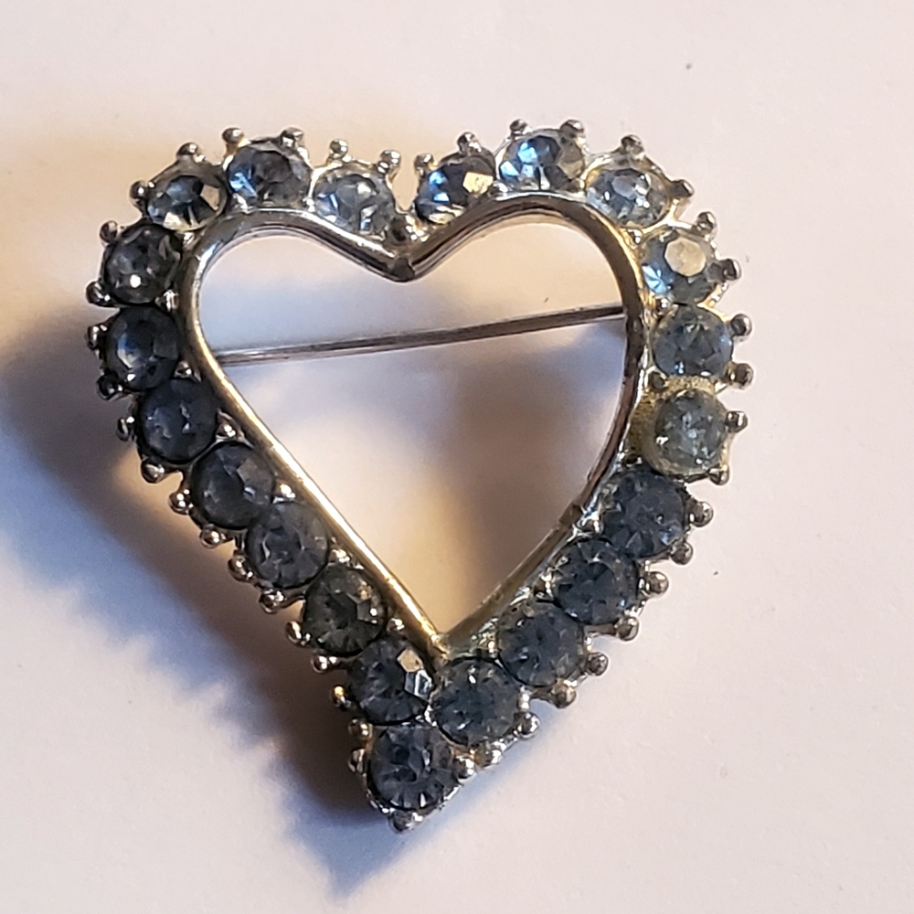 Vintage Sarah Coventry Hearts Desire blue crystal silver tone metal brooch